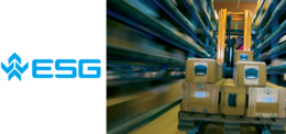 Logo ESG und Pakete zwischen Regalen