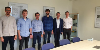 4 neue Mitarbeiter mit Professor Clausen und Oberingenieur Sven Langkau
